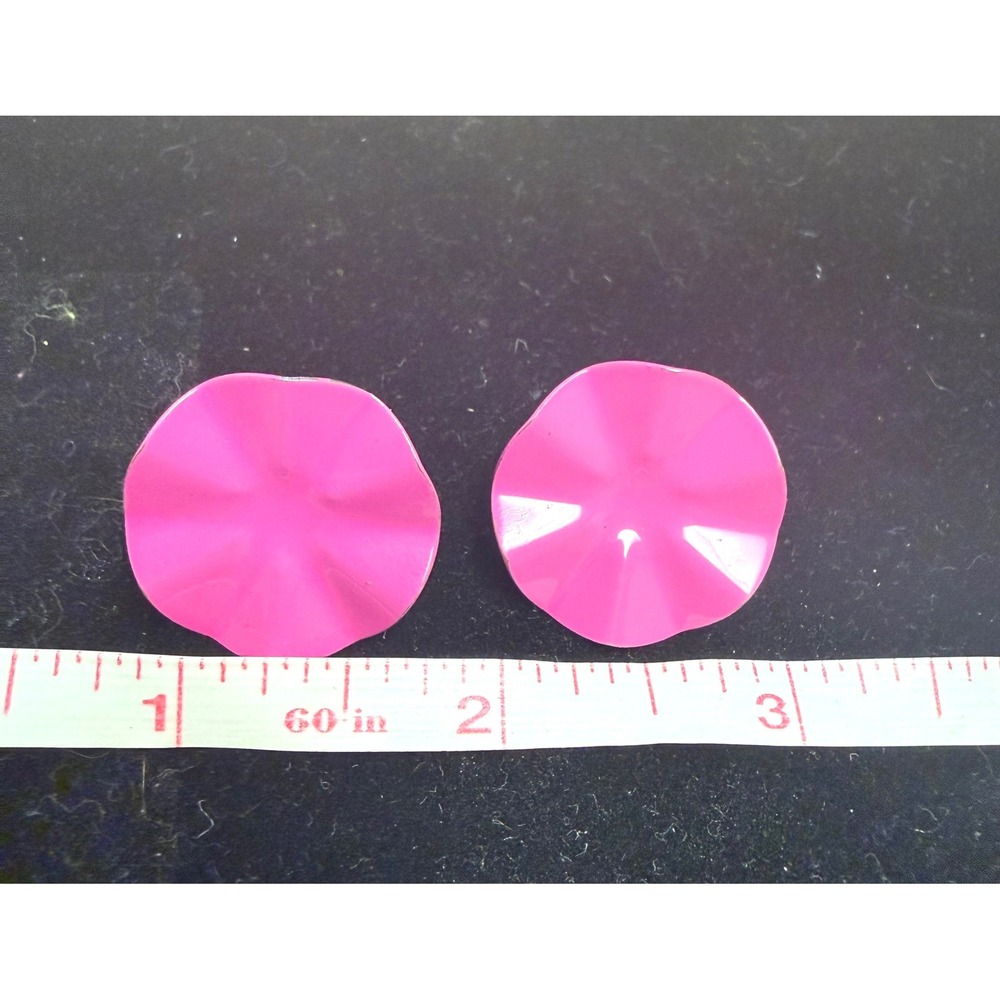 Hot Pink Enamel Wavy Ruffled Disc Stud Earrings Retro 80s Style Statement 1 inch